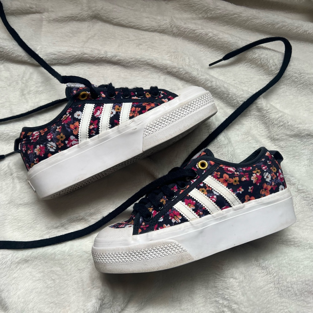 Previously Owned Adidas Nizza floral platforms Sz 5.5